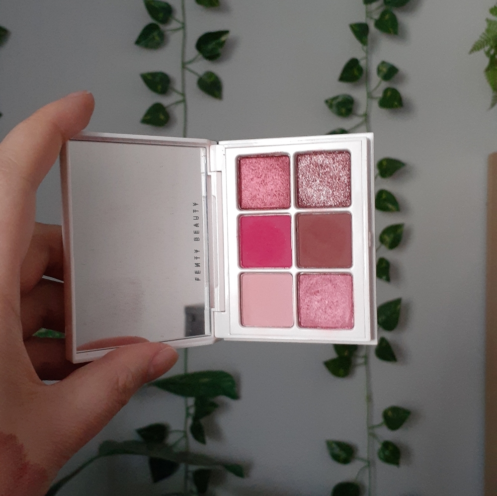 Fenty Beauty Snap Shadow in 4 (Rose)